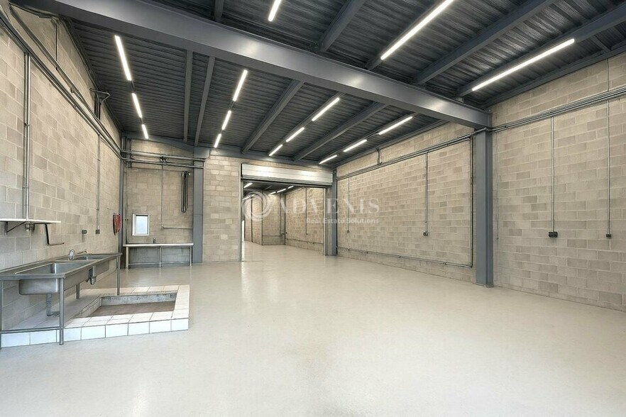 Light Industrial in Bry-sur-Marne to rent - Interior Photo - Image 2 of 7