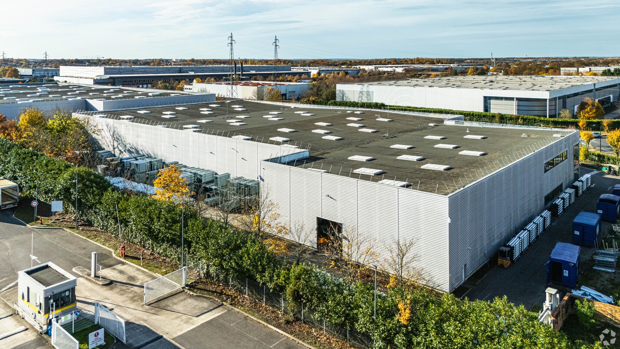 Industrial in Combs-la-Ville to rent Primary Photo- Image 1 of 4