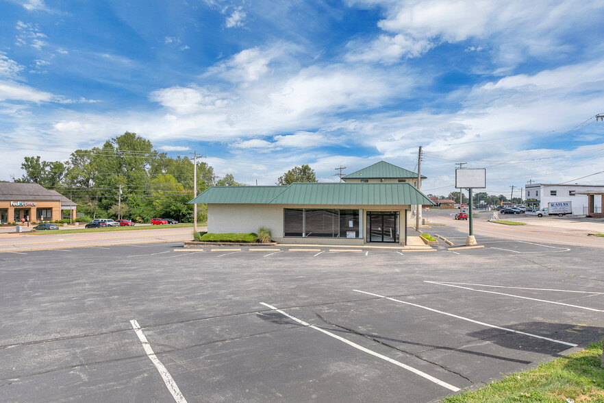 11501 Concord Village Ave, Saint Louis, MO for rent - Building Photo - Image 2 of 5