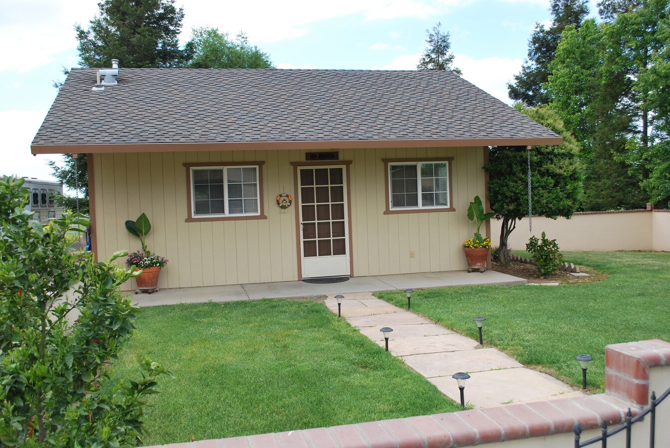 15944 E Kettleman Ln, Lodi 95240 UK