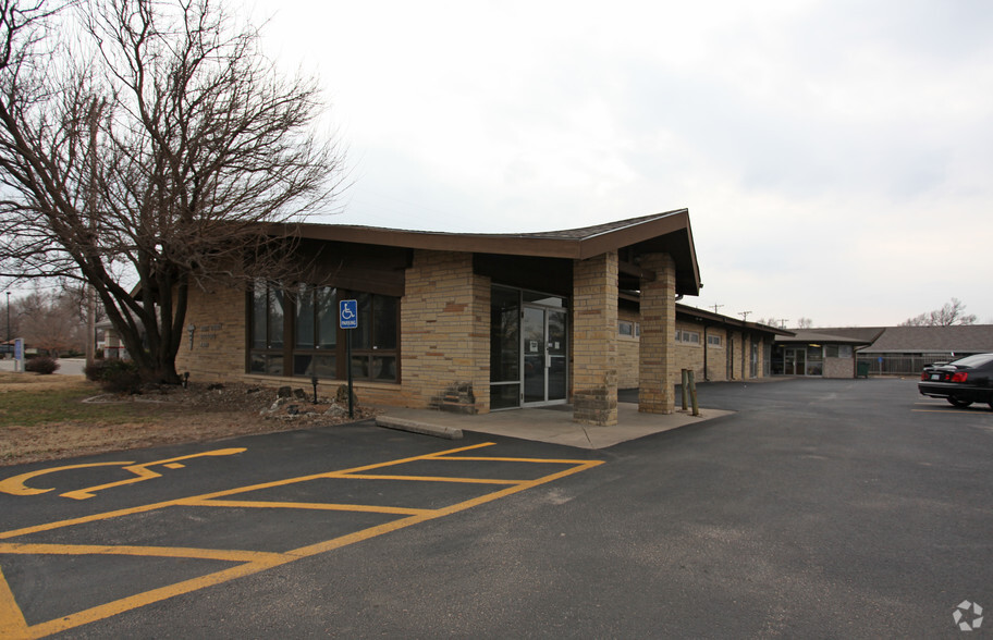 1301 N West St, Wichita, KS for rent - Building Photo - Image 1 of 13