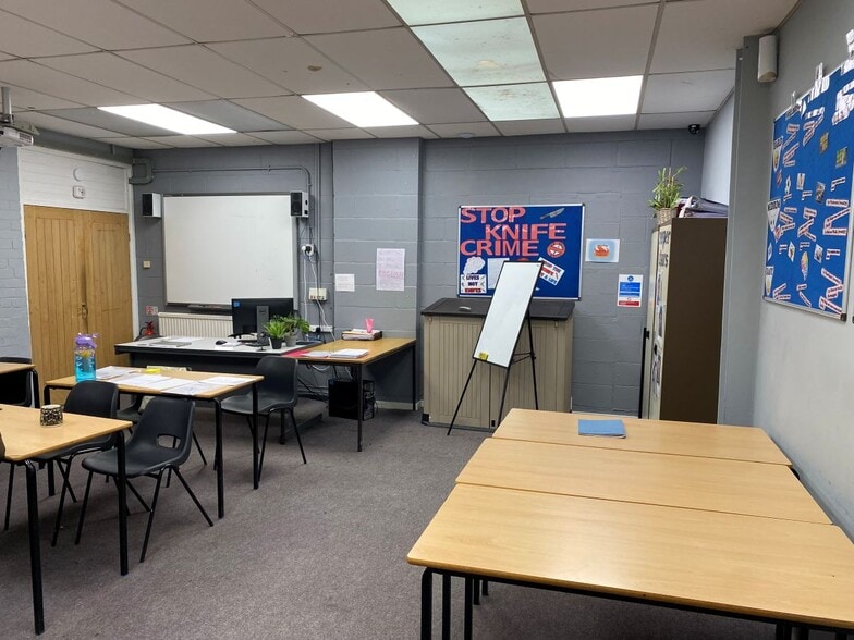 Catton Rd, Arnold to rent - Interior Photo - Image 2 of 9