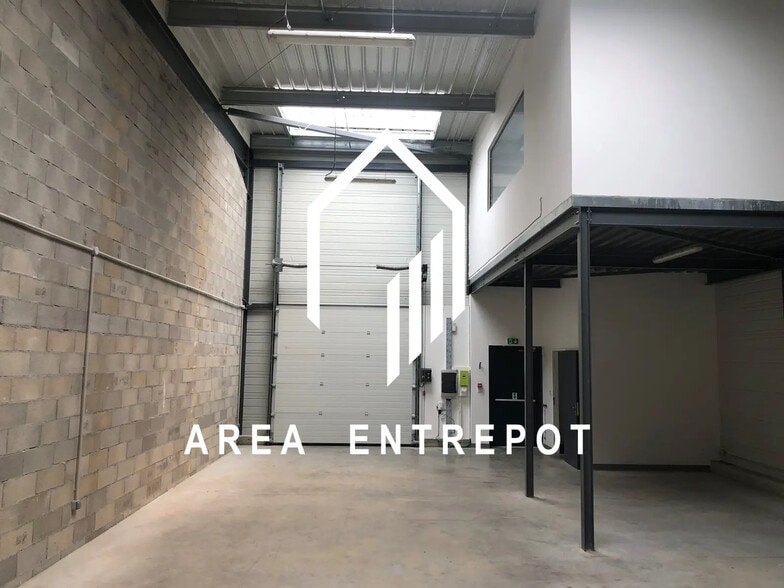 Light Industrial in La Penne-sur-Huveaune to rent - Building Photo - Image 2 of 6