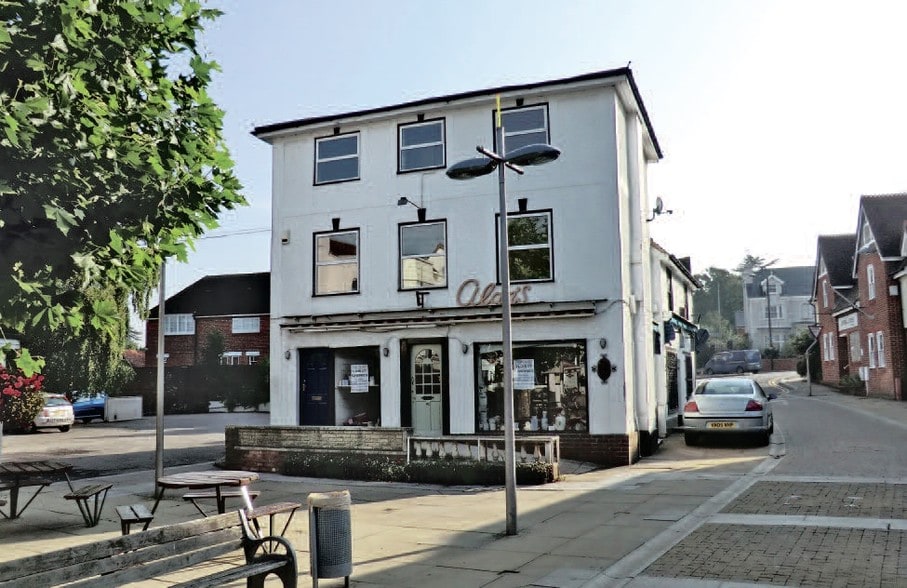 61-63 High St, Leatherhead to rent - Primary Photo - Image 1 of 1