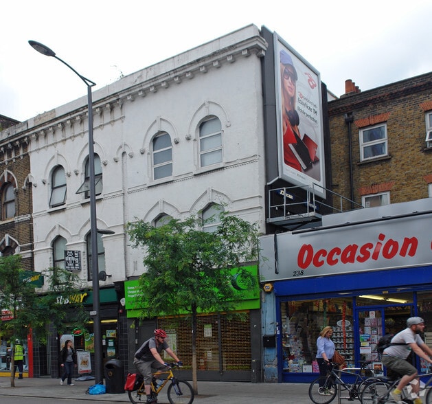 240 Walworth Rd, London for sale - Primary Photo - Image 1 of 1