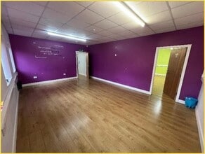 2 Common Rd, Huddersfield to rent Interior Photo- Image 1 of 2