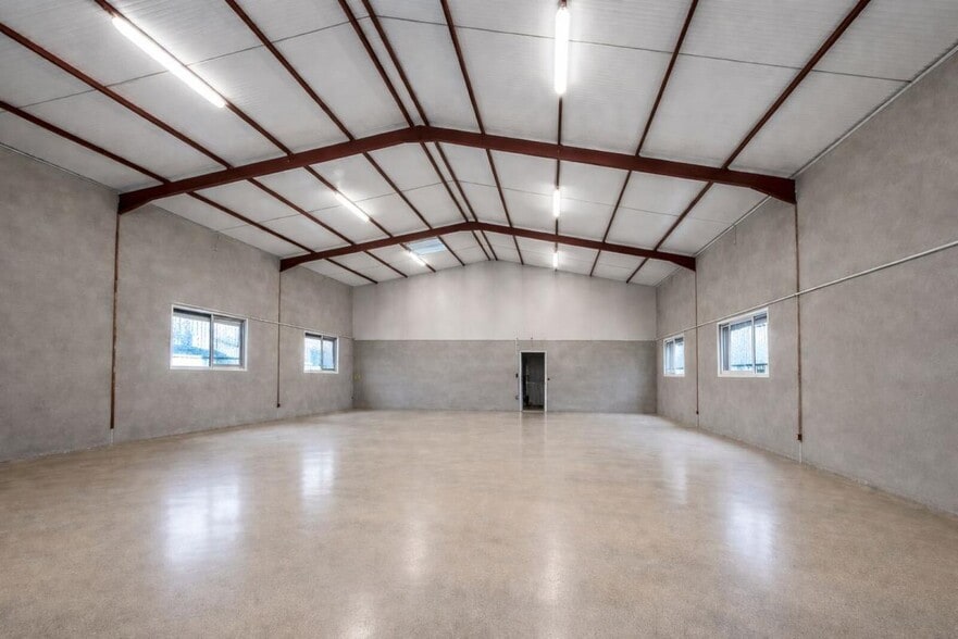 Light Industrial in Portet-sur-Garonne to rent - Interior Photo - Image 2 of 7