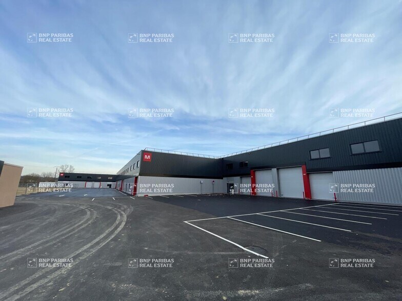 Light Industrial in Bruguières to rent - Building Photo - Image 1 of 13
