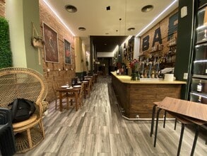 Retail in Barcelona, Barcelona to rent Interior Photo- Image 1 of 11