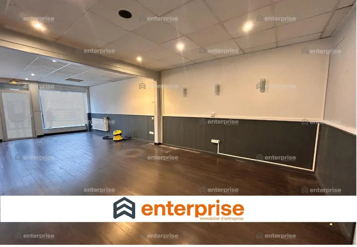 Office in Amiens to rent Building Photo- Image 1 of 3