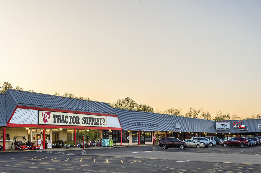 499 S 2nd St, Coshocton, OH for sale - Primary Photo - Image 1 of 65