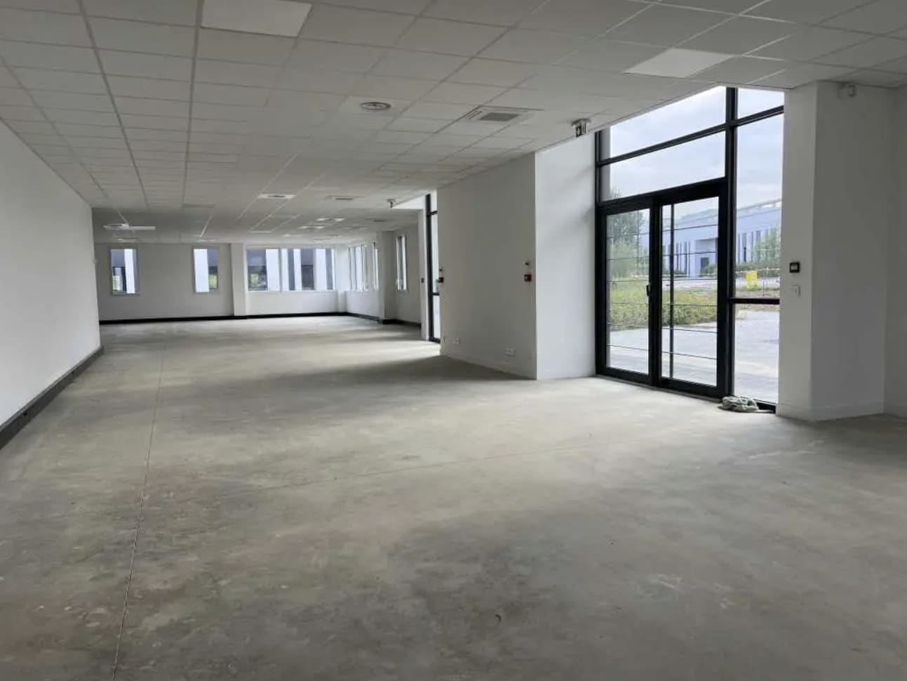 Light Industrial in Élancourt to rent Interior Photo- Image 1 of 4