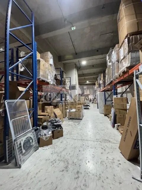 Retail in Pantin to rent Interior Photo- Image 1 of 5