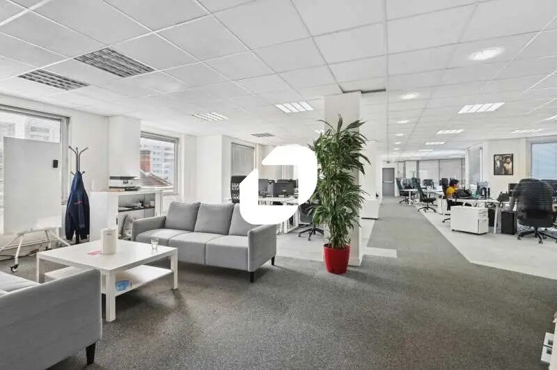 Office in Levallois-Perret to rent - Building Photo - Image 1 of 18