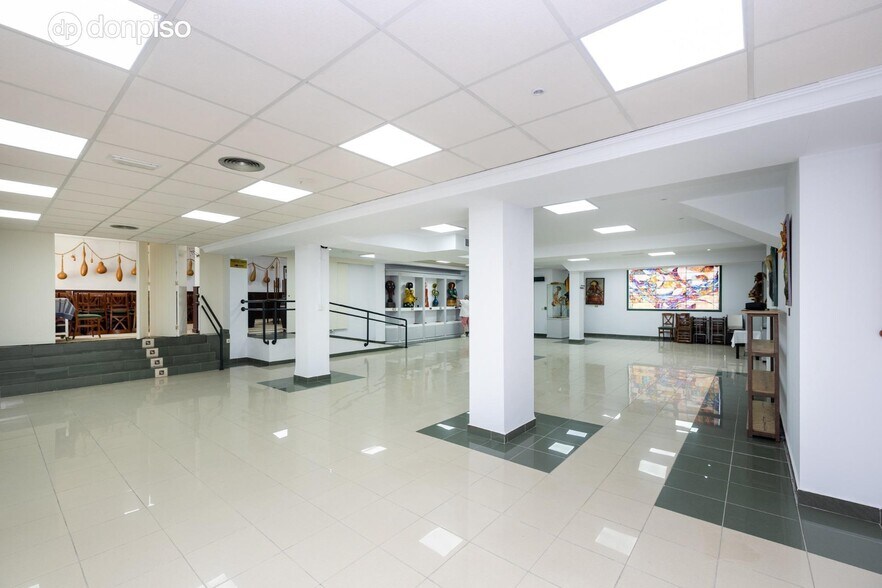 Avenida Santa María de la Alhambra, Granada, Granada for sale - Interior Photo - Image 3 of 34