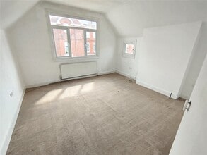 4 Nelson Rd, Leigh On Sea to rent Interior Photo- Image 2 of 3