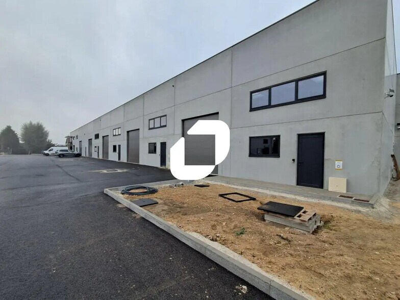 Office in Wattrelos to rent - Building Photo - Image 3 of 7