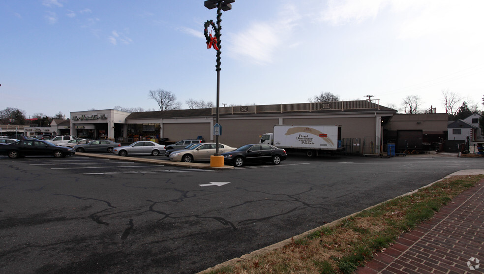 140-180 Maple Ave W, Vienna, VA for rent - Primary Photo - Image 1 of 3