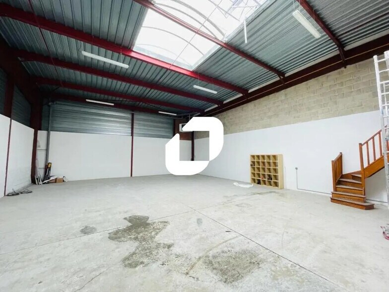 51 Allée Du Clos Des Charmes, Collégien to rent - Interior Photo - Image 3 of 10