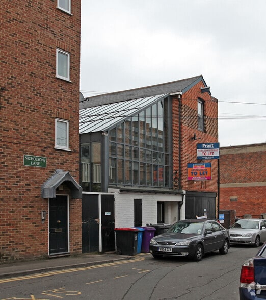 3 Nicholsons Ln, Maidenhead to rent - Primary Photo - Image 1 of 3