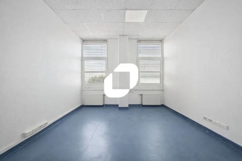 Office in Goussainville to rent - Interior Photo - Image 2 of 4