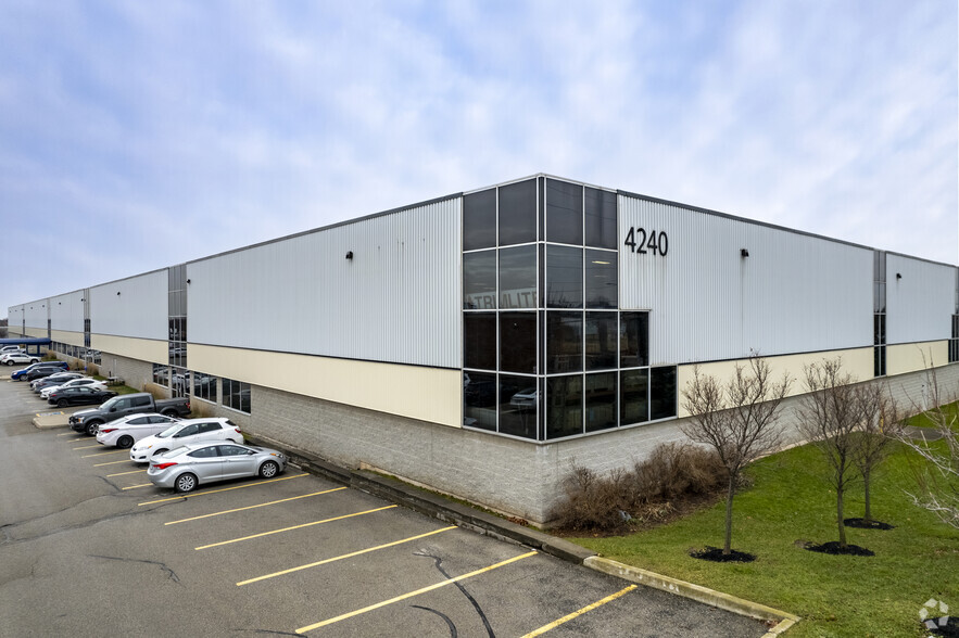 4240 Harvester Rd, Burlington, ON for rent - Primary Photo - Image 1 of 5