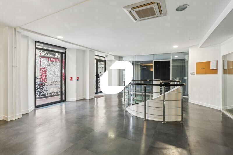 Office in Levallois-Perret for sale - Building Photo - Image 2 of 14