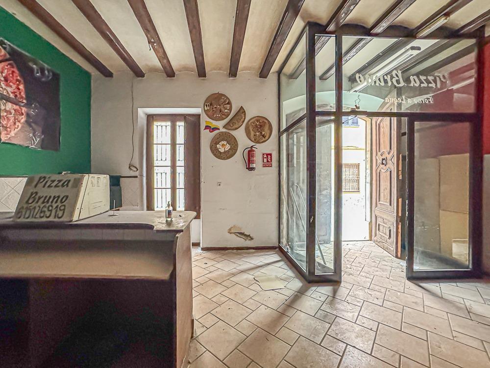 Retail in Sant Pere de Ribes, Barcelona to rent Interior Photo- Image 1 of 2