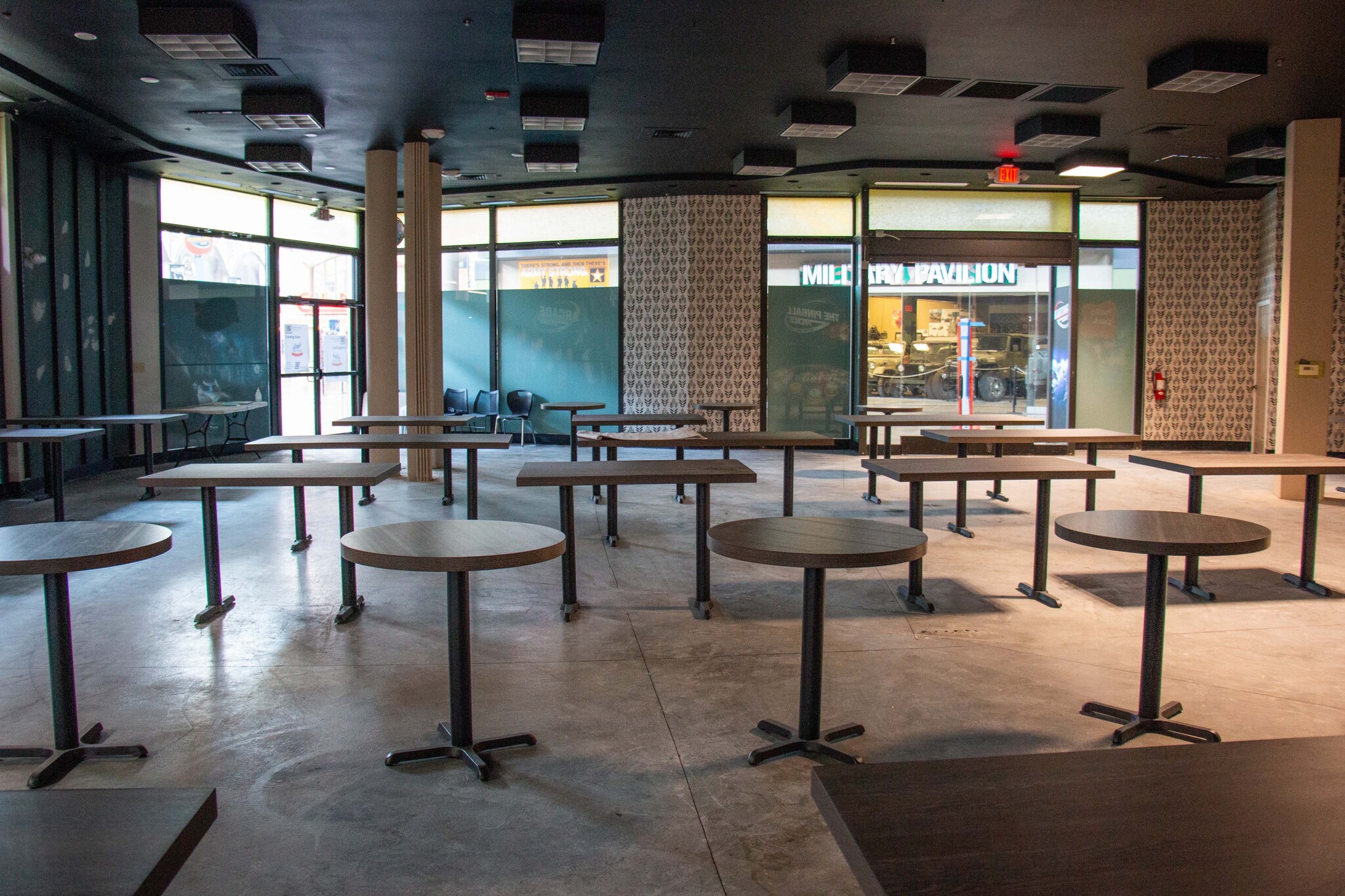 5250 International Dr, Orlando, FL to rent Interior Photo- Image 1 of 5