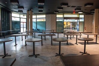 5250 International Dr, Orlando, FL to rent Interior Photo- Image 1 of 5