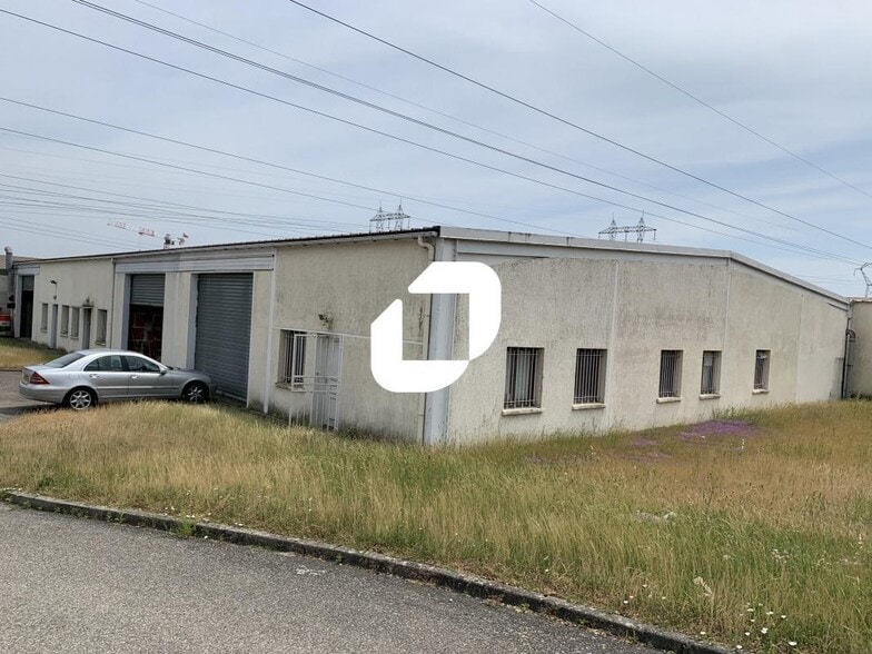 2 Rue Louis Renault, Jonage to rent - Building Photo - Image 1 of 23