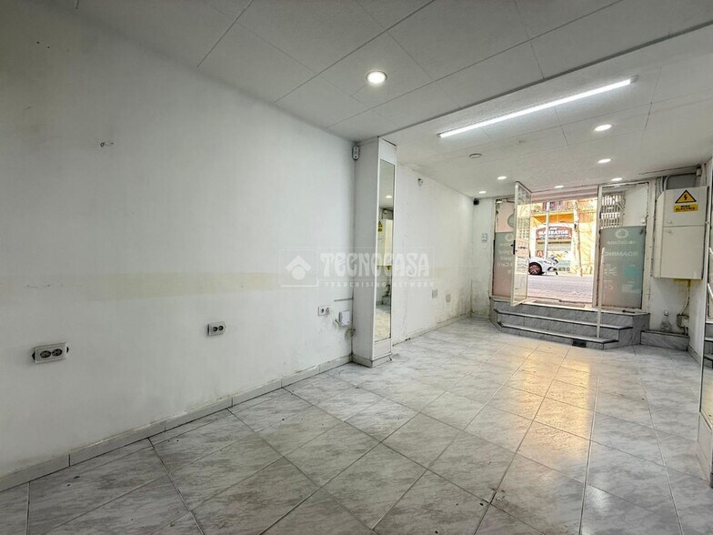Retail in Barcelona, Barcelona to rent - Interior Photo - Image 2 of 2