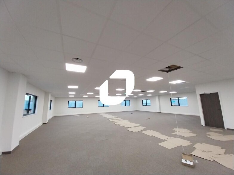 139 Rue Isaac Asimov, Bourgoin-Jallieu to rent - Building Photo - Image 3 of 21