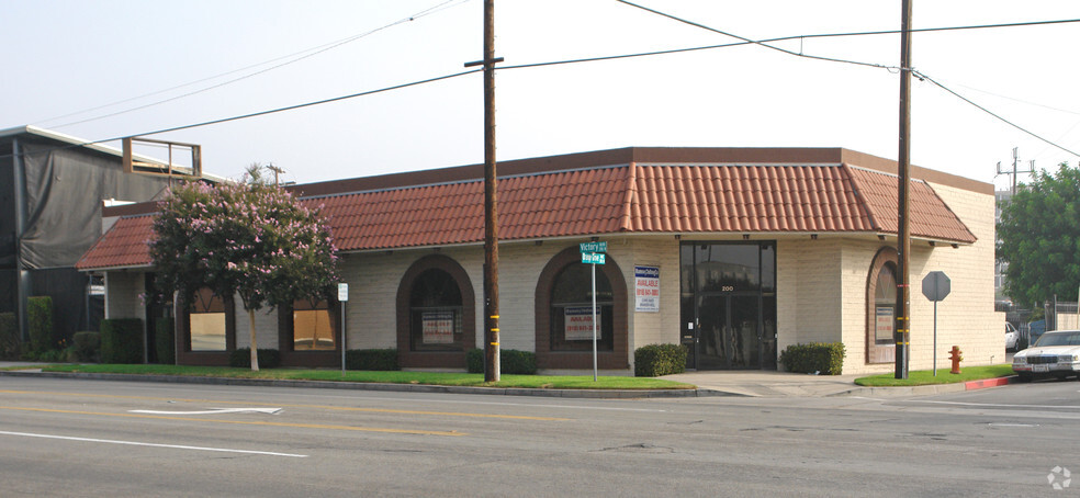 200-204 N Victory Blvd, Burbank, CA for rent - Primary Photo - Image 1 of 5