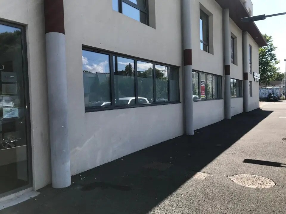 Office in Avignon to rent Building Photo- Image 1 of 11