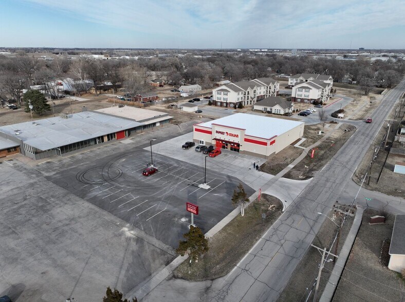 600 W 33rd St N, Wichita, KS for sale - Building Photo - Image 2 of 7