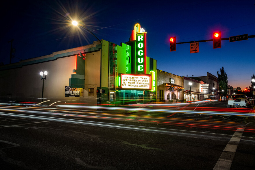 143 SE H St, Grants Pass, OR for sale - Building Photo - Image 1 of 43