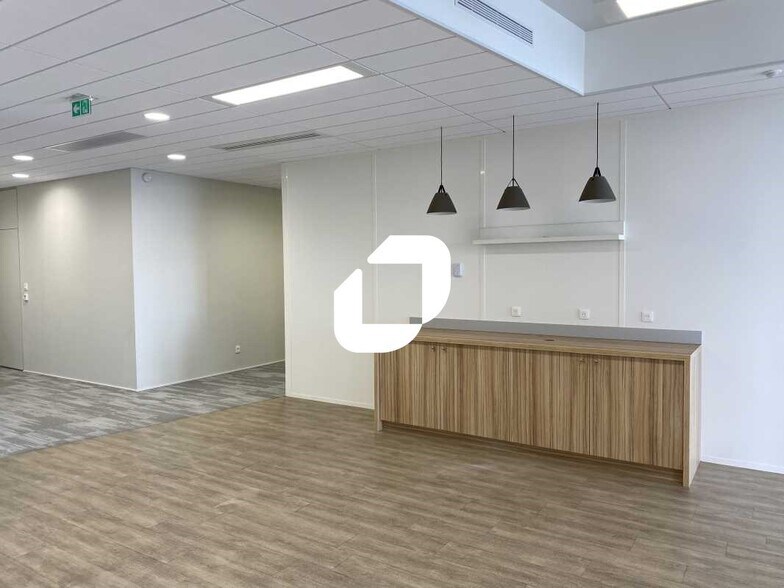 Office in Vénissieux to rent - Building Photo - Image 3 of 22