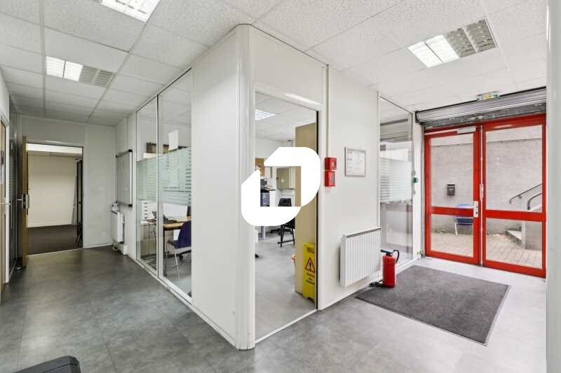 Office in Nanterre for sale - Building Photo - Image 1 of 21
