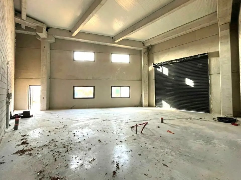 Location Entrepôt 200 m² - Photo 1