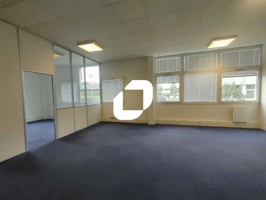 Office in Bièvres to rent Interior Photo- Image 1 of 10