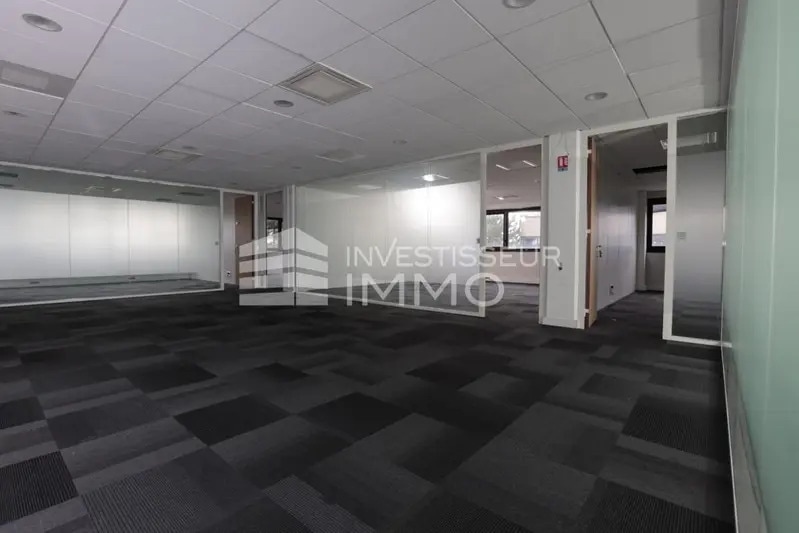 Office in Antony to rent - Interior Photo - Image 2 of 3