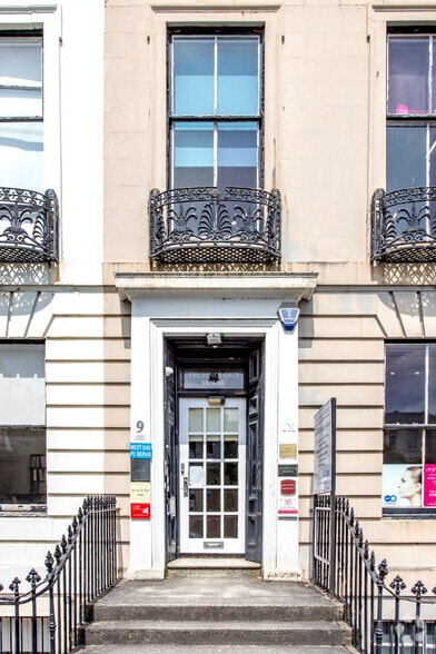 9 Newton Pl, Glasgow to rent - Building Photo - Image 3 of 13