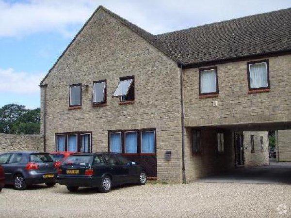 High St, Witney to rent Building Photo- Image 1 of 6