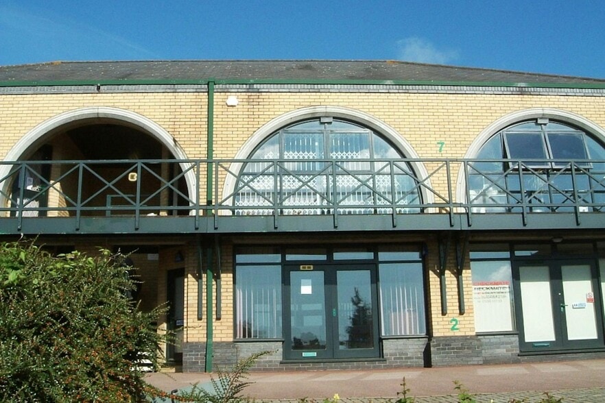 Rankine Rd, Basingstoke to rent - Building Photo - Image 2 of 2