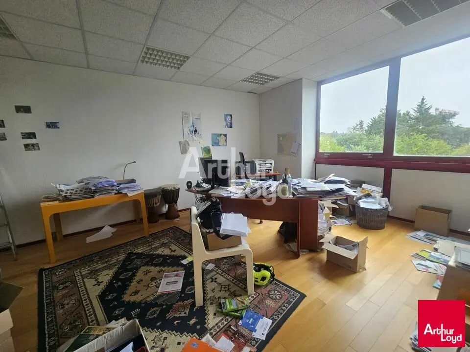 Vente Bureaux 77 m² - Photo 1