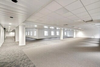 2 Place Des Vosges, Courbevoie to rent Interior Photo- Image 1 of 10