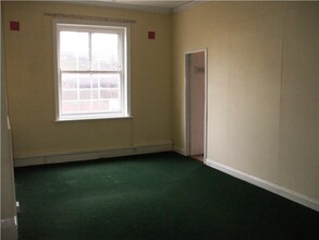 78 Castle St, Hinckley for rent Interior Photo- Image 1 of 2