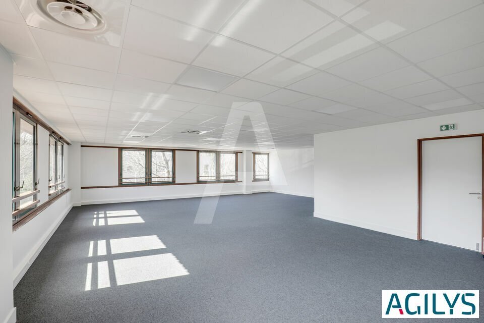 Office in Orsay to rent Interior Photo- Image 1 of 10