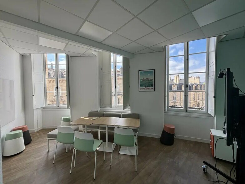 Office in Bordeaux to rent - Interior Photo - Image 2 of 6